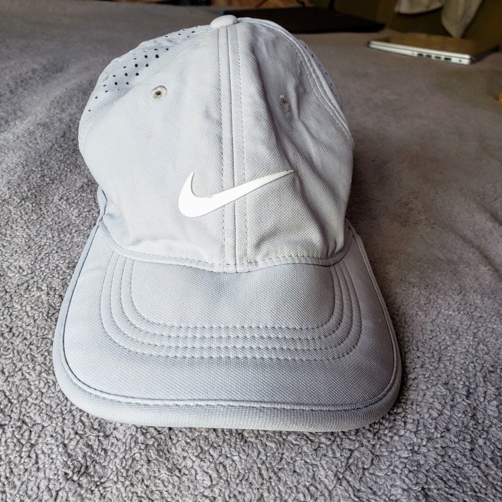 Nike  Aerobill Featherlight Running Cap